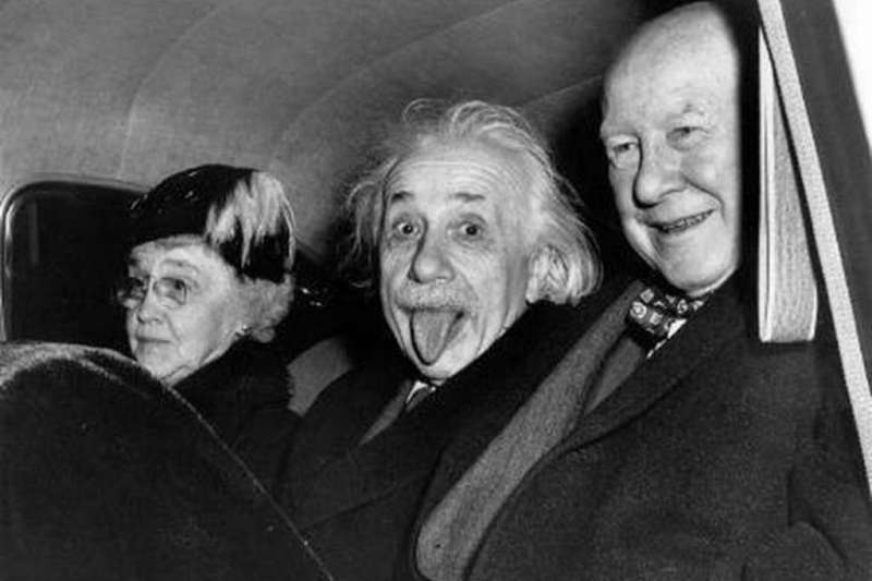 愛因斯坦吐舌頭