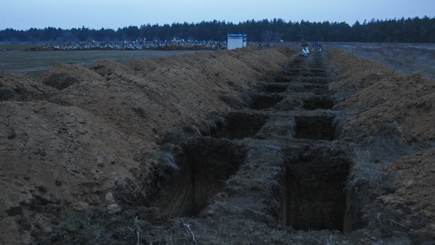 《塵埃不見基輔田》:戰爭與生活 2 《塵埃不見基輔田》(Songs of Slow Burning Earth)