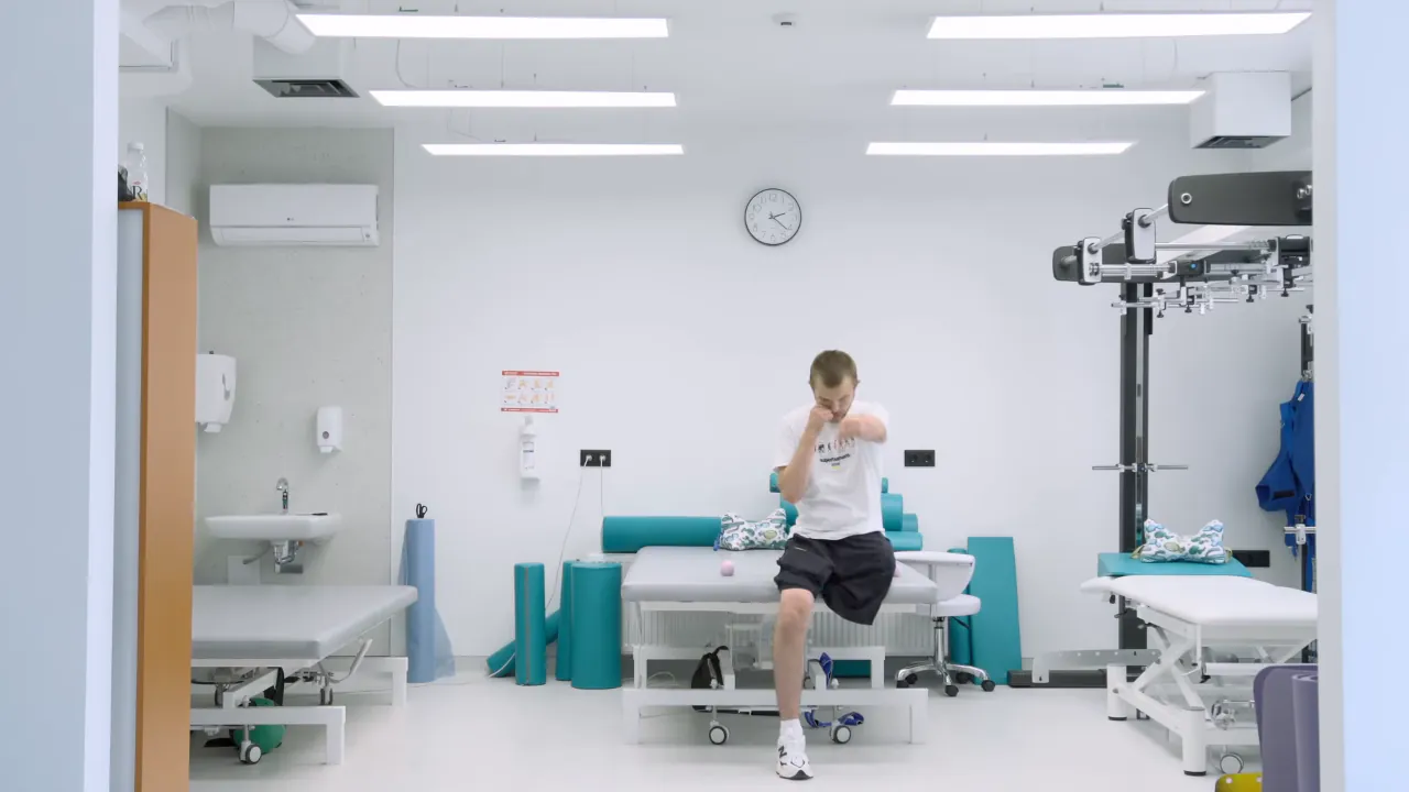 《塵埃不見基輔田》:戰爭與生活 3 《塵埃不見基輔田》(Songs of Slow Burning Earth)